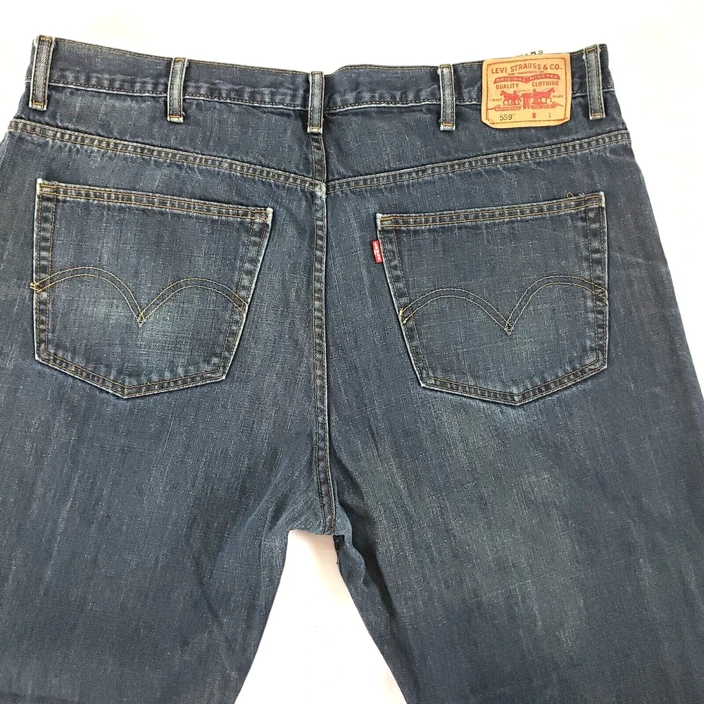 Levi's 559 SIZE 44x30 Relaxed Straight Fit Dark Wash Blue Denim Jeans Mens STAIN